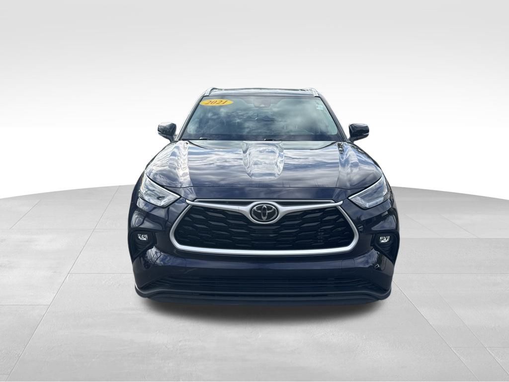 2021 Toyota Highlander XLE photo 2
