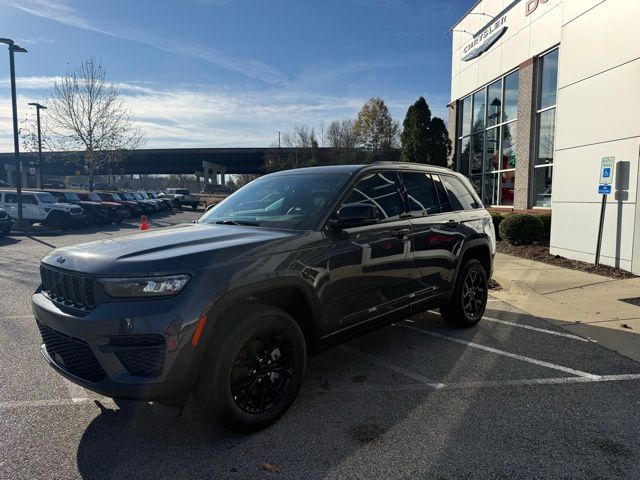 2025 Jeep Grand Cherokee Altitude's photo