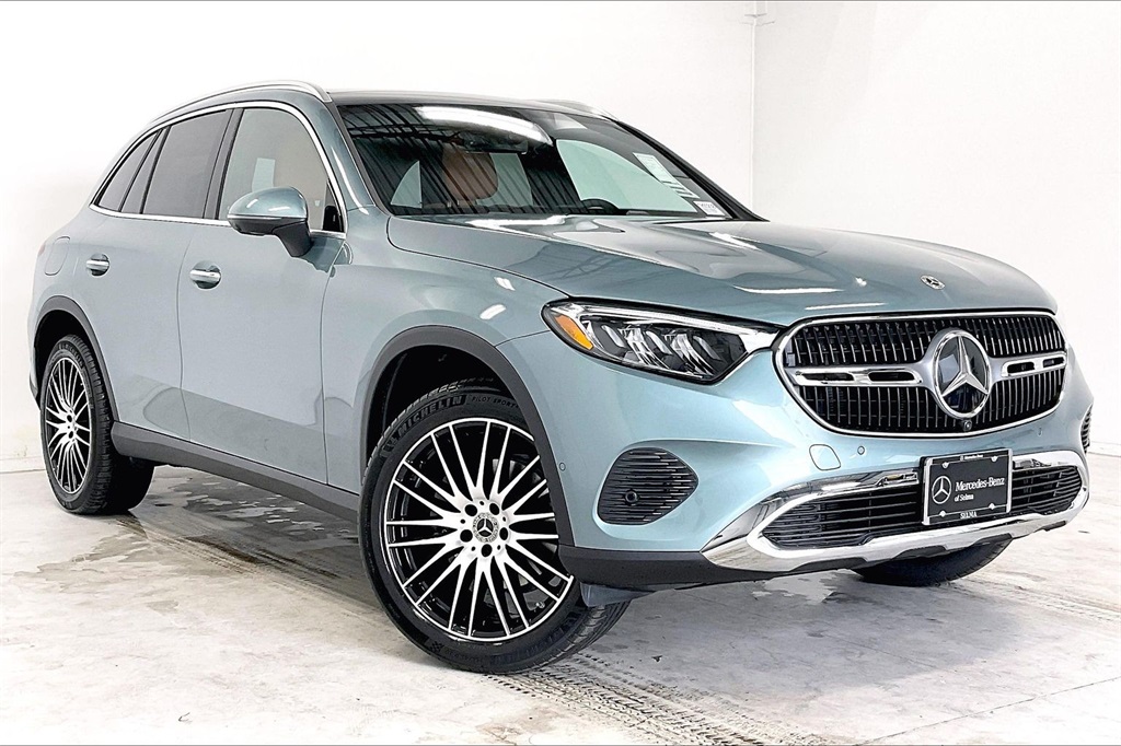 2026 Mercedes-Benz GLC Base's photo