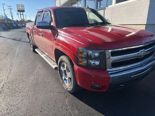 2011 Chevrolet Silverado 1500 LT photo 2