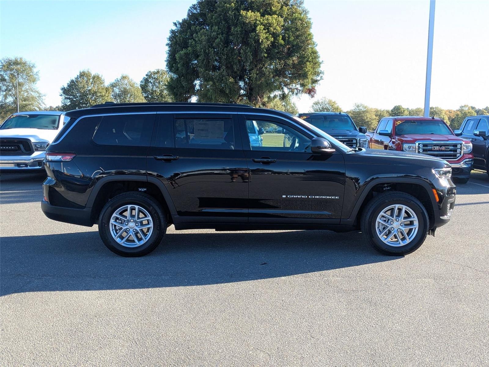 2025 Jeep Grand Cherokee Laredo High photo 4