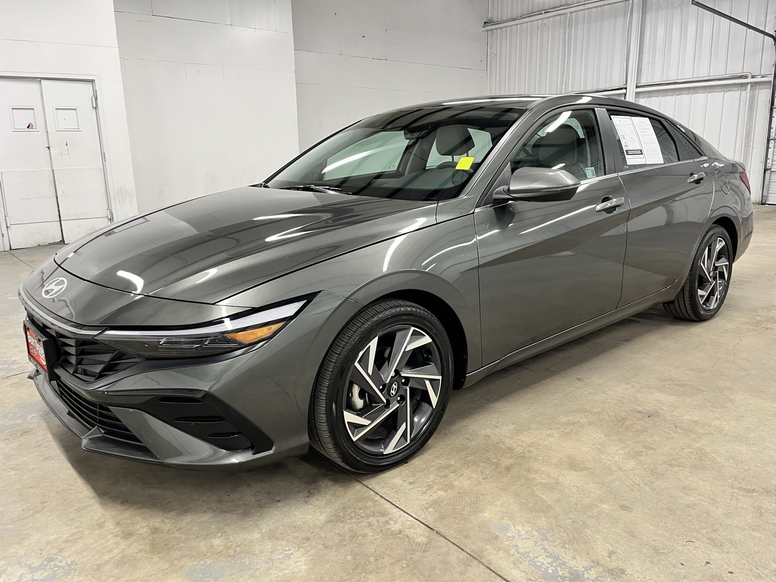 2025 Hyundai Elantra Limited photo 3