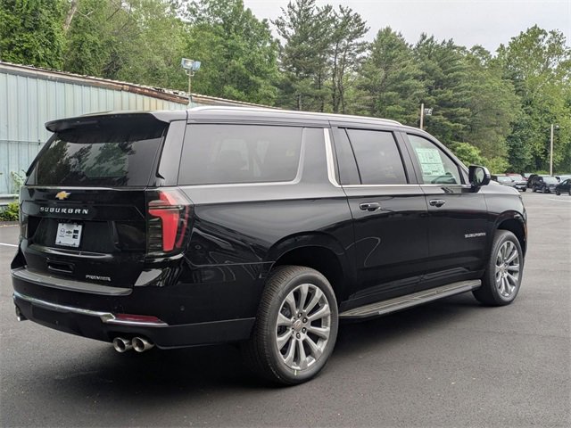 2025 Chevrolet Suburban Premier photo 3