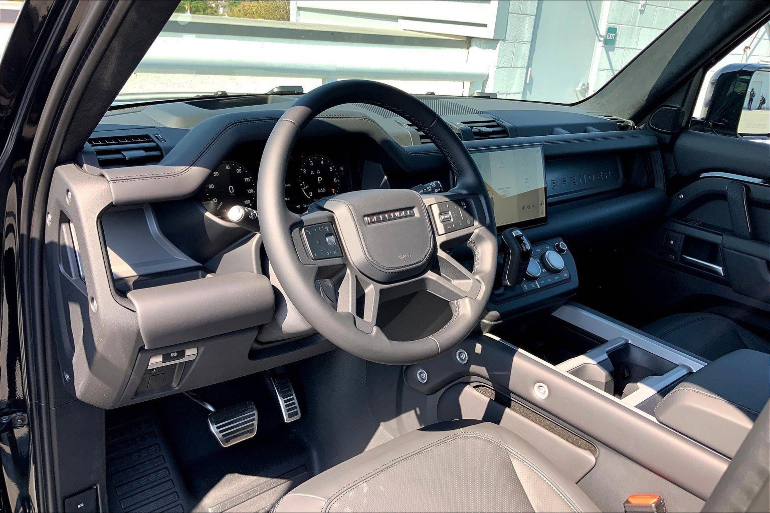 2025 Land Rover Defender 110 V8 photo 4