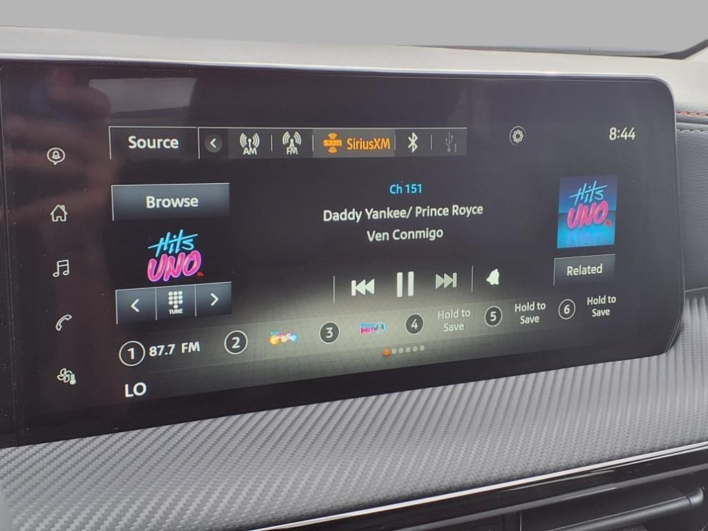 2025 Nissan Kicks SR photo 4