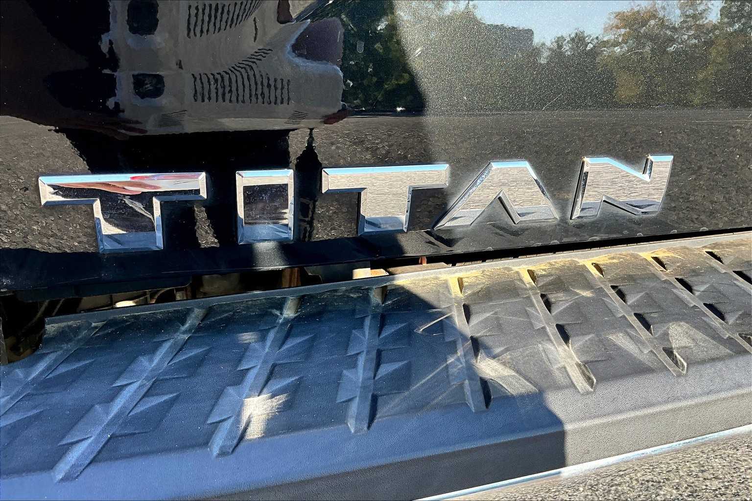 2019 Nissan Titan SV photo 29