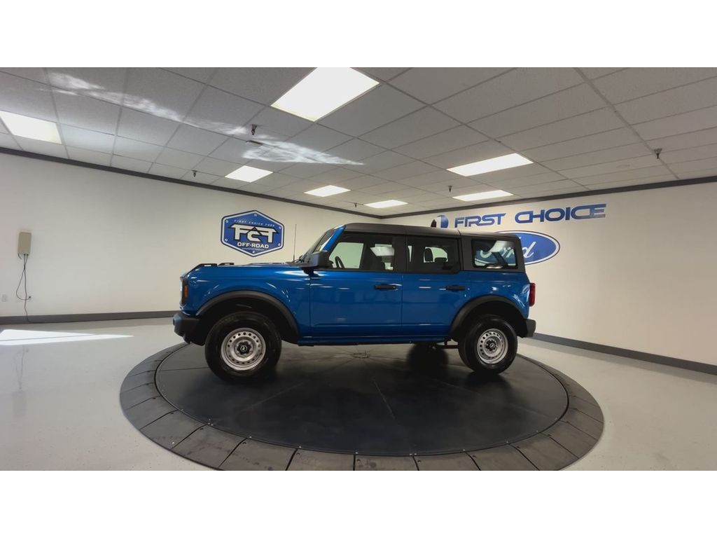 2025 Ford Bronco Base photo 4