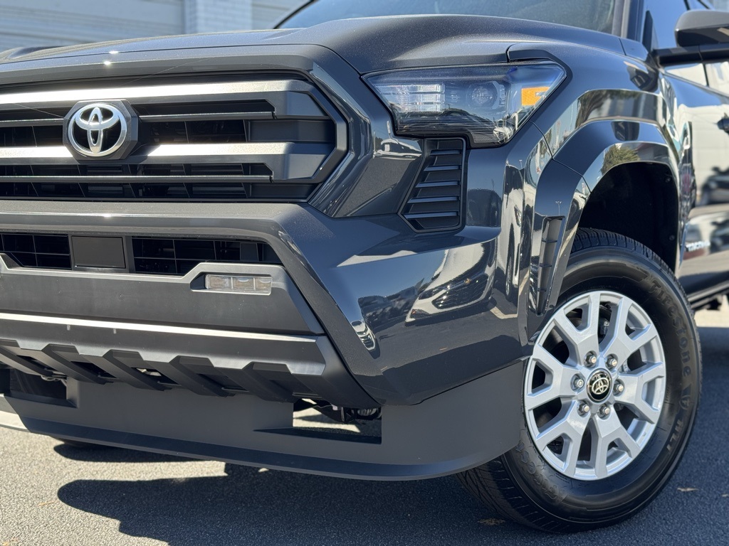 2025 Toyota Tacoma SR5 photo 4