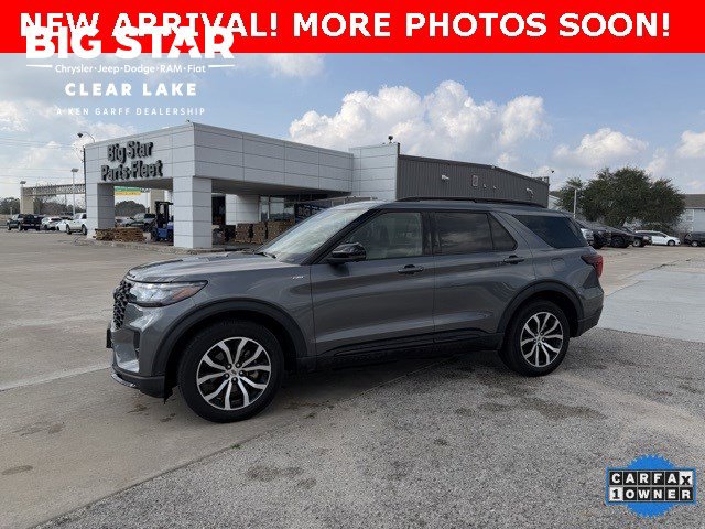 2025 Ford Explorer ST-LINE's photo