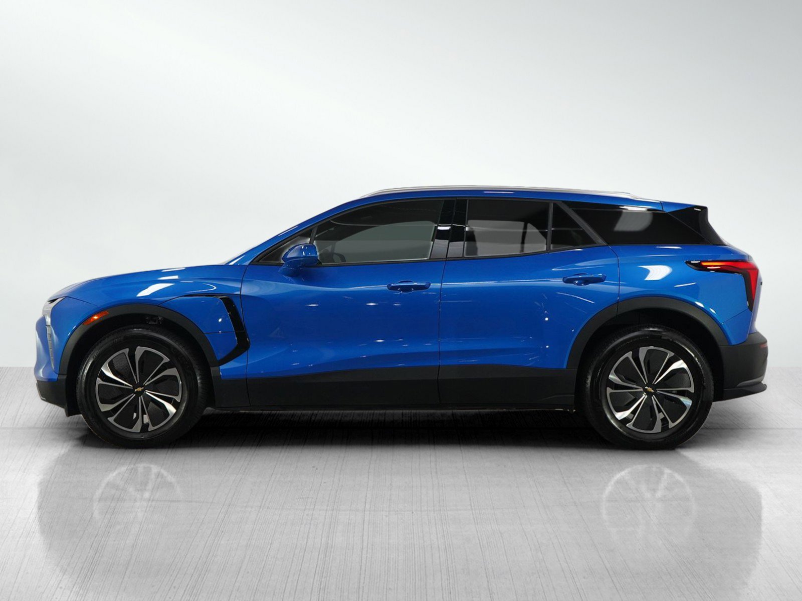 Used 2024 Chevrolet Blazer EV LT with VIN 3GNKDBRJ8RS197419 for sale in White Bear Lake, MN