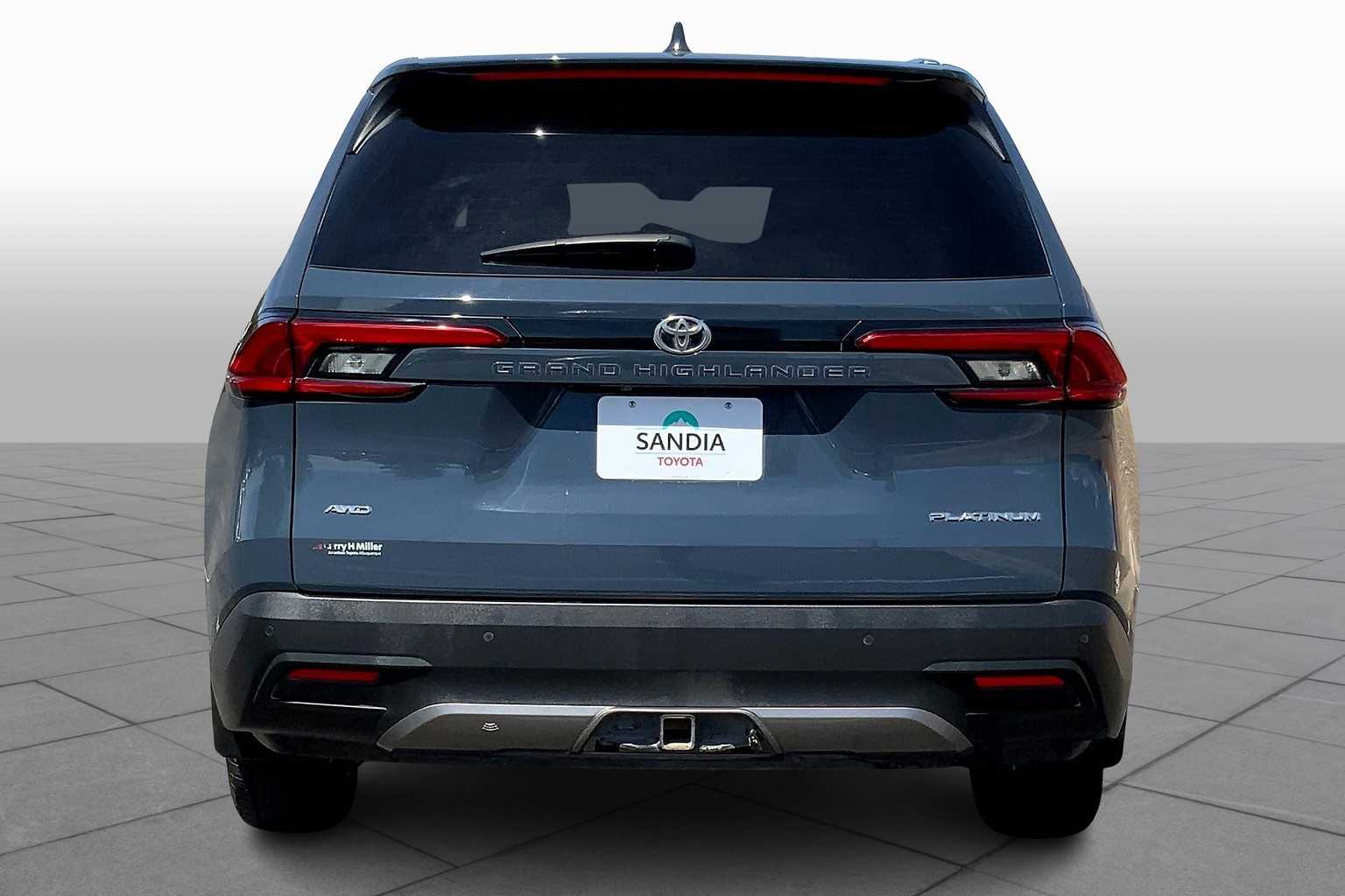 2024 Toyota Grand Highlander Platinum photo 4
