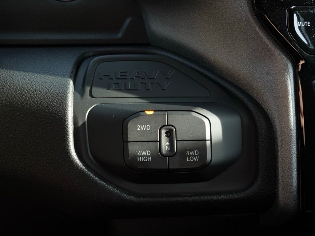 New 2026 Bright White Clear-Coat Exterior Paint RAM Tradesman image 15