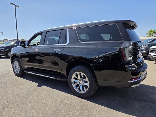 2025 Chevrolet Suburban Premier photo 3