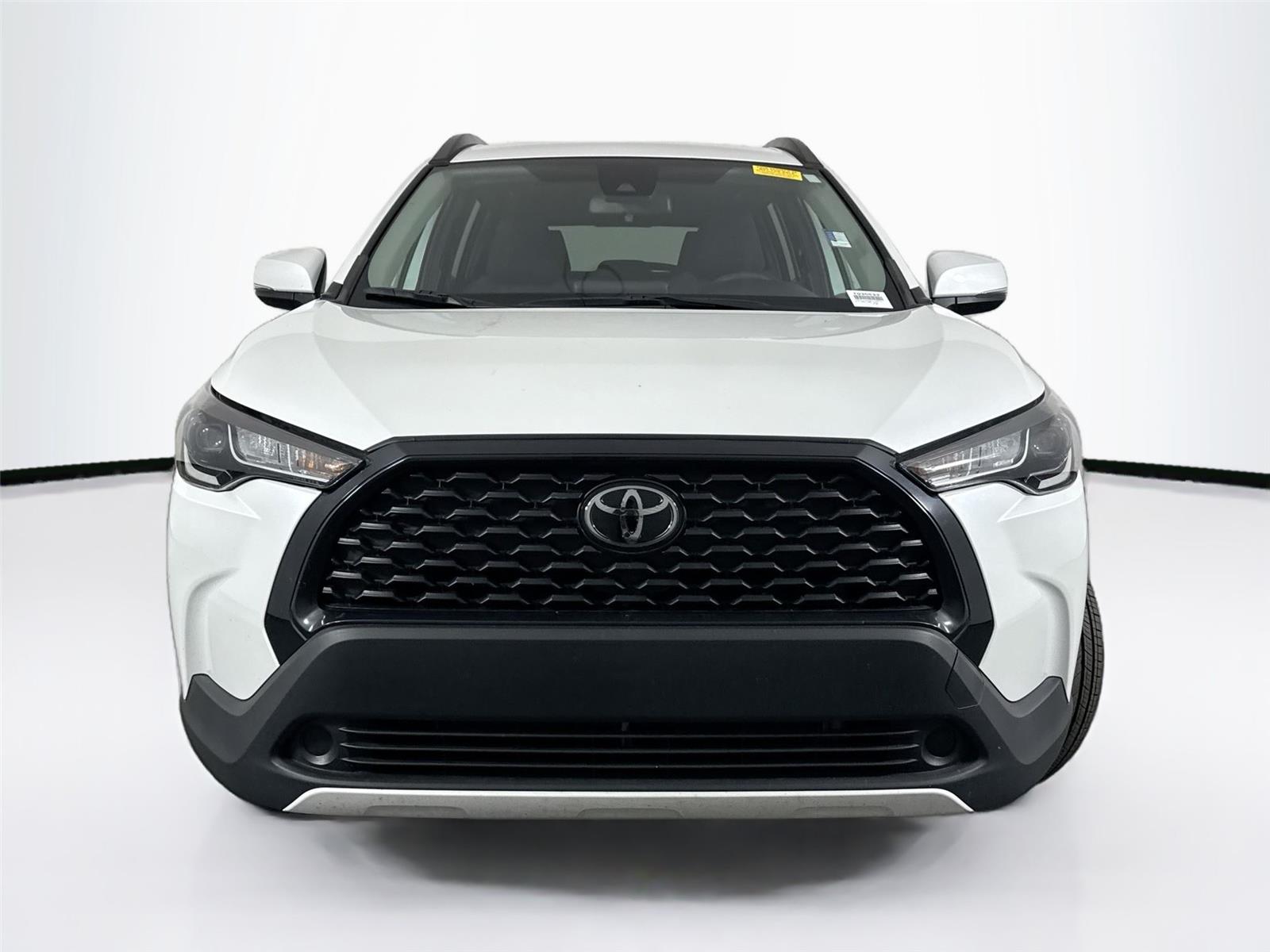 2022 Toyota Corolla Cross LE photo 3