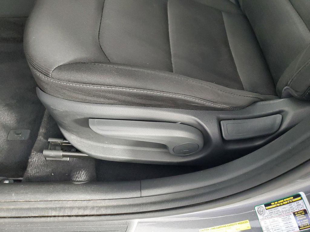 2018 Hyundai Elantra SEL photo 26