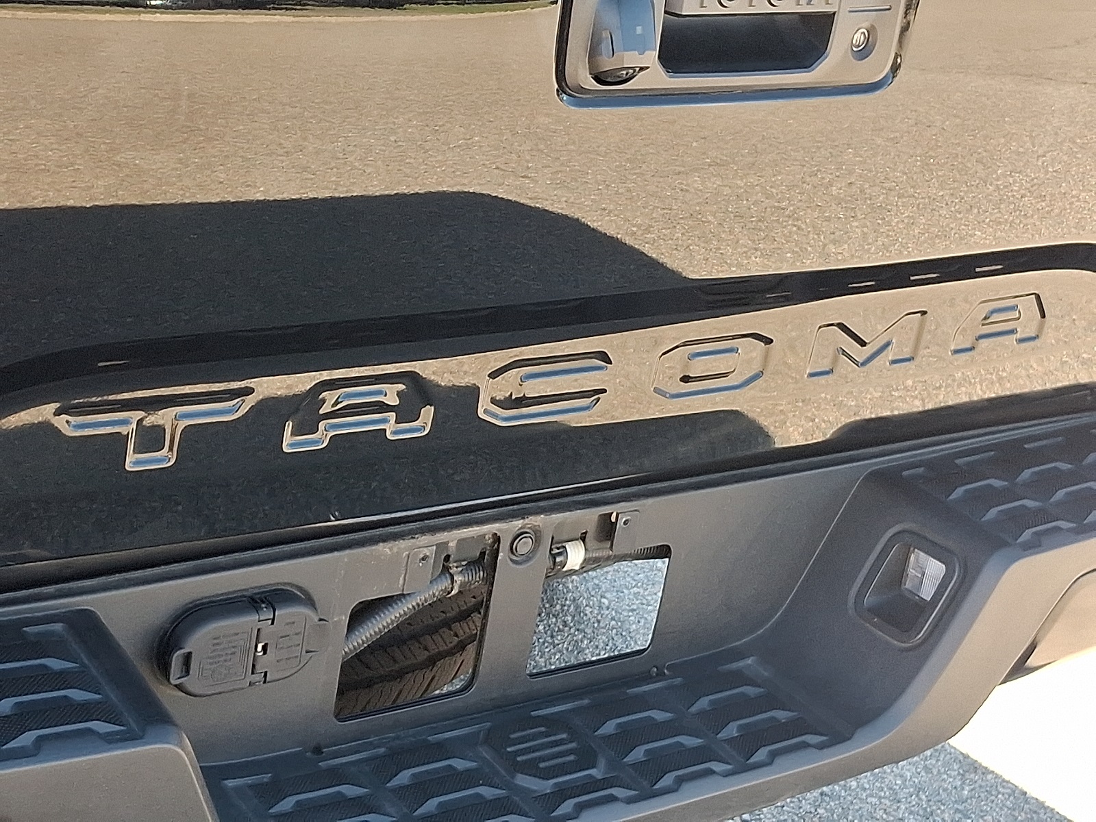 2022 Toyota Tacoma SR photo 27