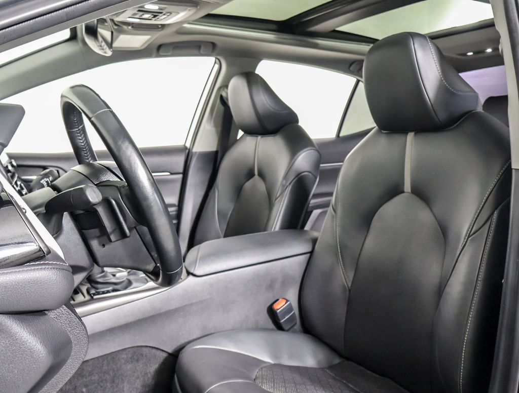 2022 Toyota Camry XSE photo 6