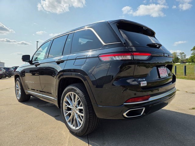 2022 Jeep Grand Cherokee Summit photo 2