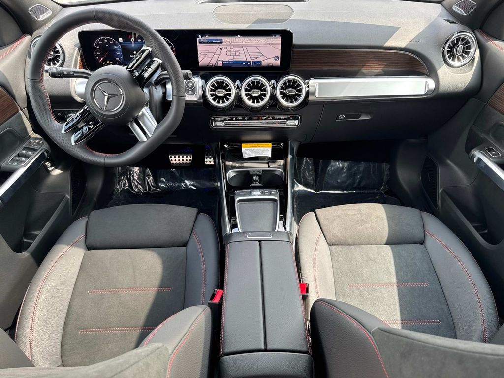 2025 Mercedes Benz GLB 250 4MATIC photo 14