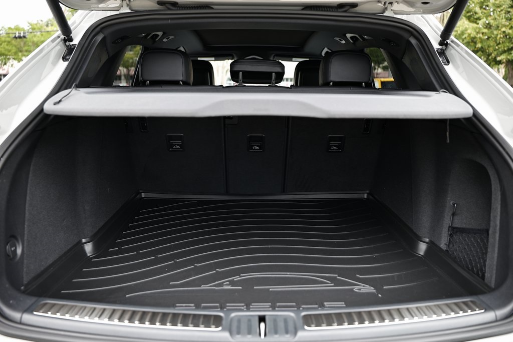 2025 Porsche Macan T photo 28