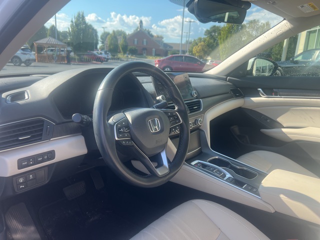 2022 Honda Accord Touring 2.0T photo 12