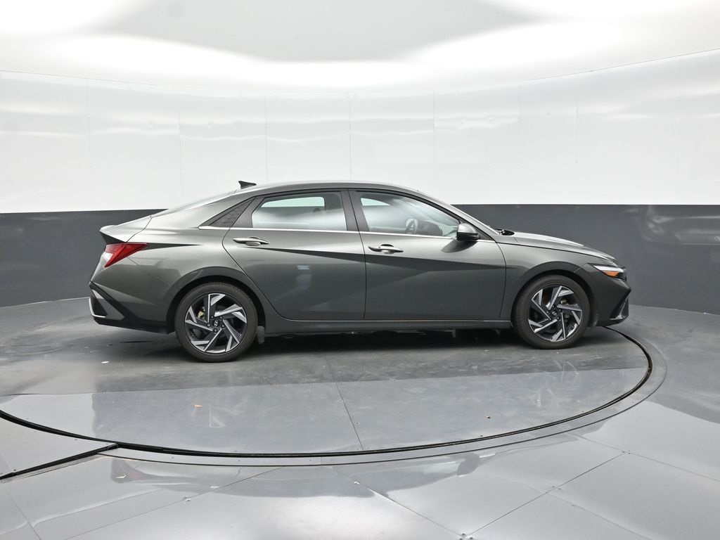 2025 Hyundai Elantra SEL Convenience photo 15