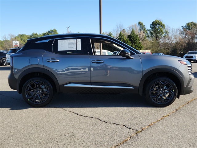 2025 Nissan Kicks SR photo 2
