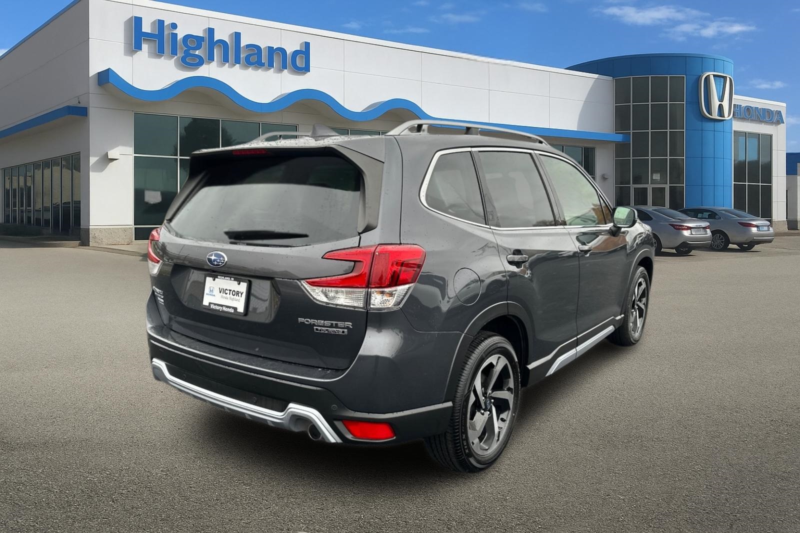 2022 Subaru Forester Touring photo 2