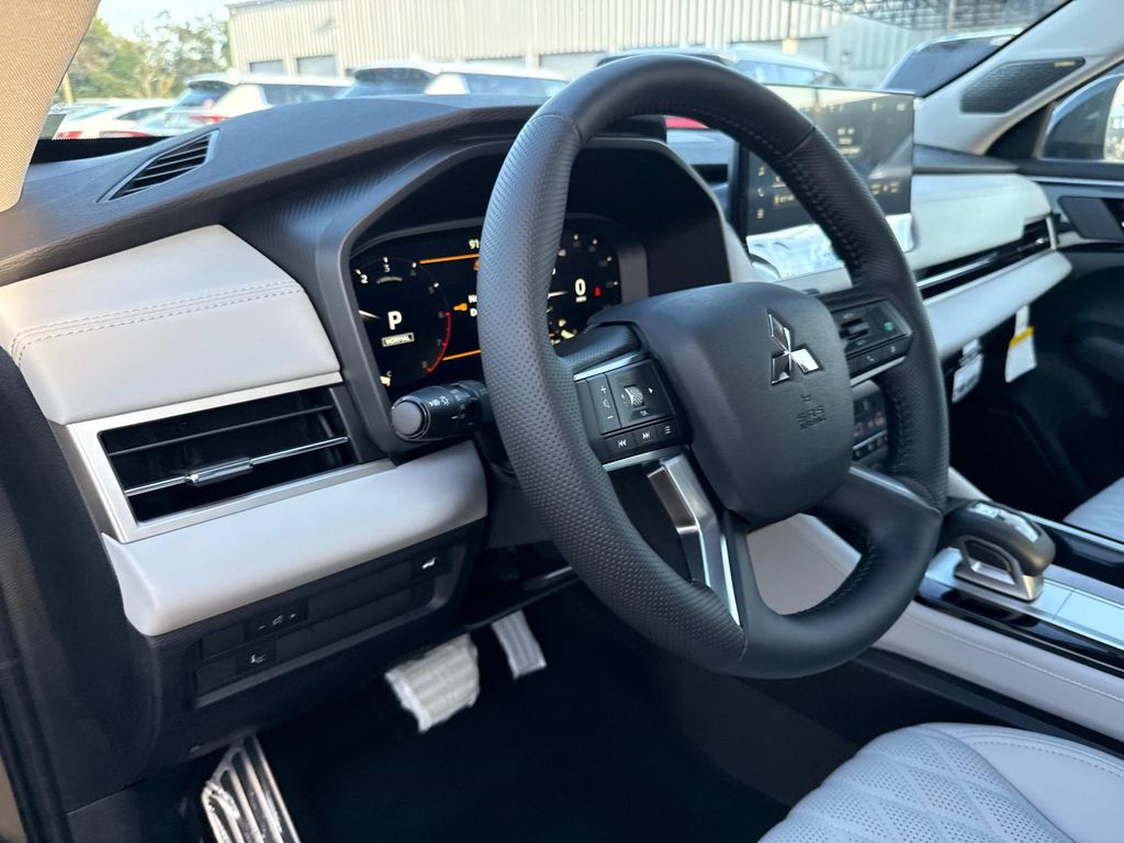 2025 Mitsubishi Outlander SEL GT photo 18