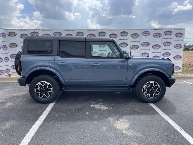 2025 Ford Bronco 4-Door Outer Banks's photo