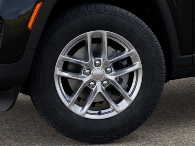 2025 Jeep Grand Cherokee Laredo Altitude photo 4