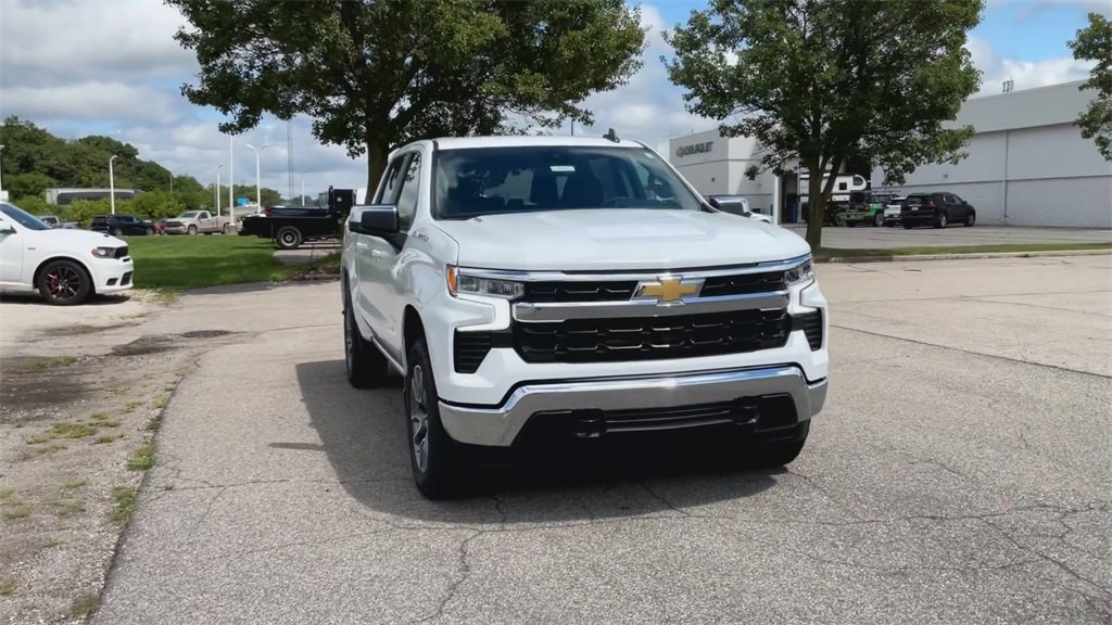 2025 Chevrolet Silverado 1500 LT photo 2