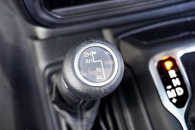 New 2025 Granite Crystal Metallic Clear-Coat Exterior Paint Jeep Sport S image 38