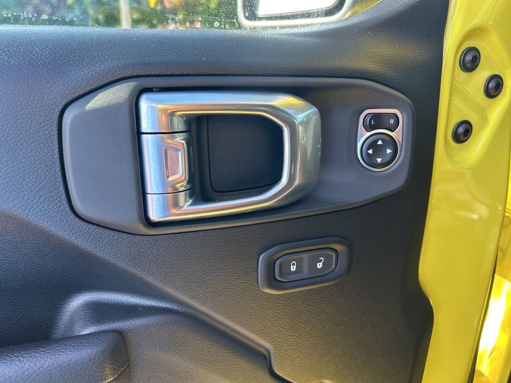 2024 Jeep Wrangler Rubicon photo 28