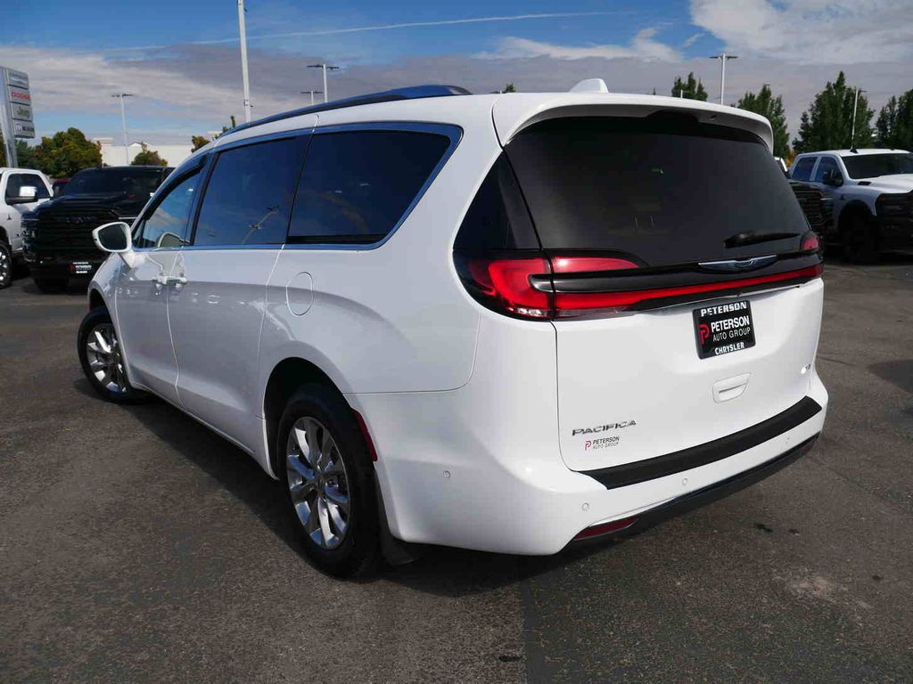 2021 Chrysler Pacifica Touring L photo 14