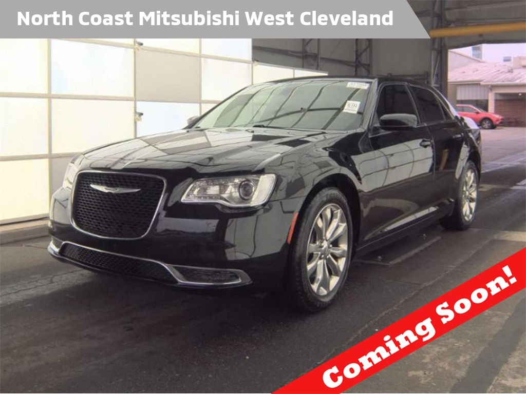 2020 Chrysler 300 Touring's photo