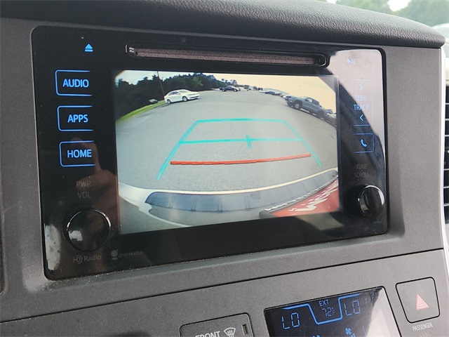 2015 Toyota Sienna LE photo 19