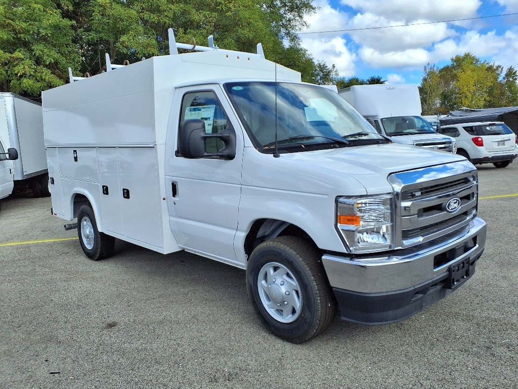 2026 Ford E-350 Base photo 2