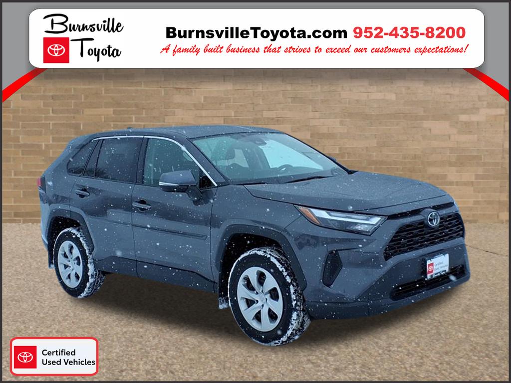 2023 Toyota RAV4 LE's photo
