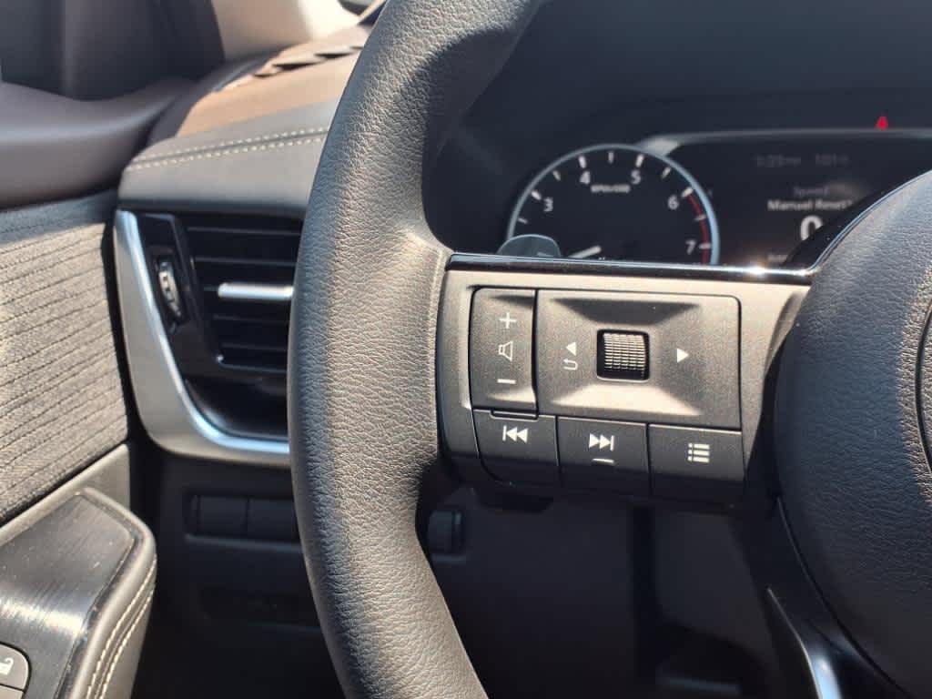2022 Nissan Rogue SV photo 21