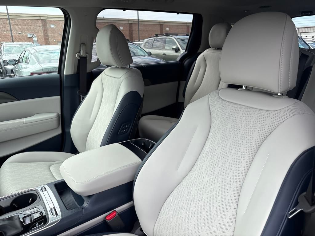 2026 Kia Carnival SX photo 12