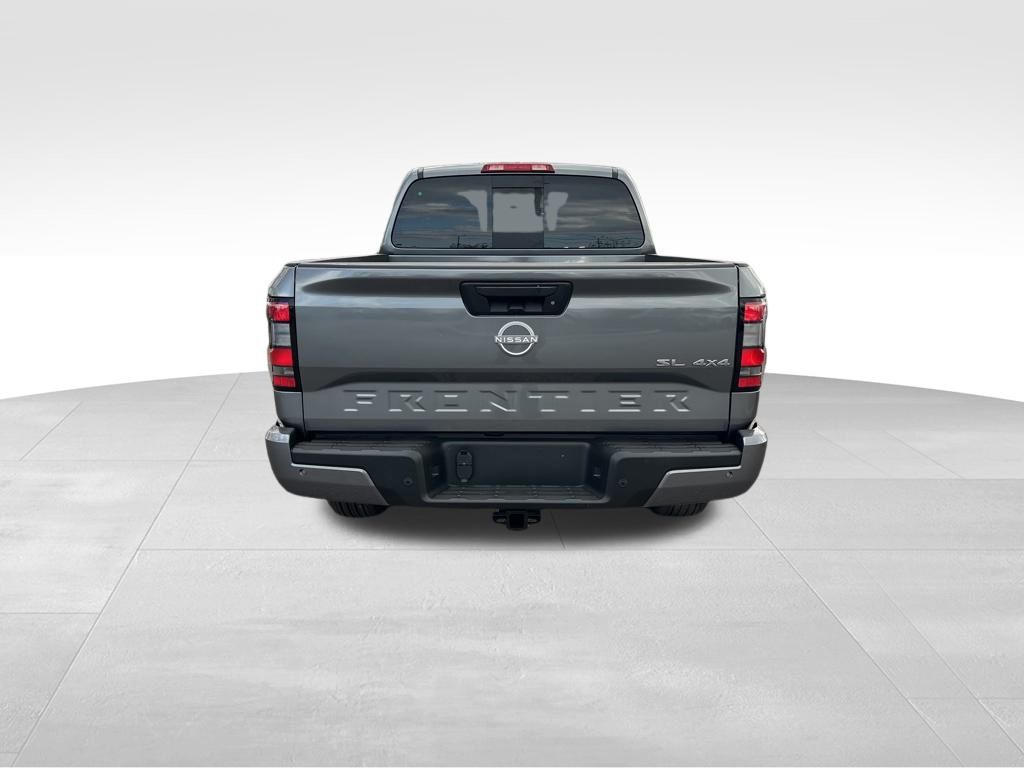 2025 Nissan Frontier Crew Cab SL photo 3