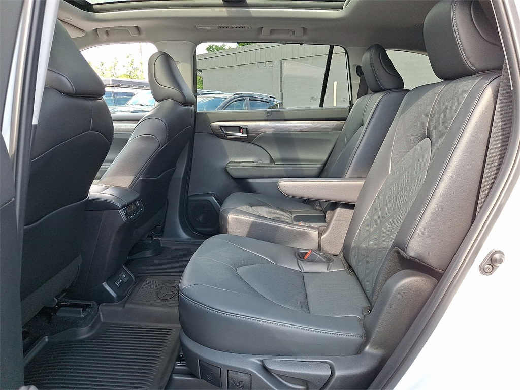 2024 Toyota Highlander Platinum photo 10