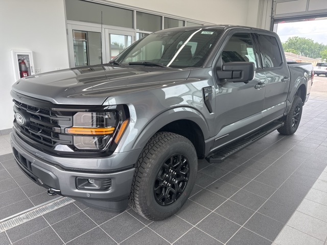 2025 Ford F-150 XLT photo 4