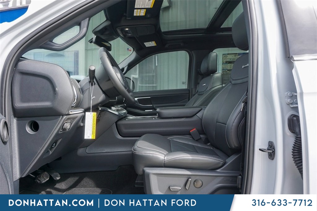 2025 Ford Expedition Platinum photo 2