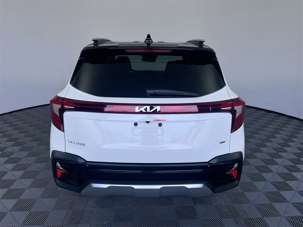 2025 Kia Seltos S photo 3