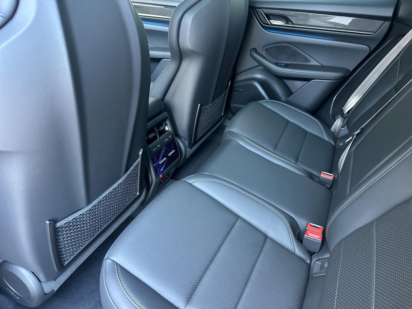 2025 Porsche Macan Turbo Electric photo 13