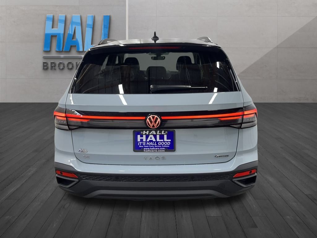 2025 Volkswagen Taos SE photo 4
