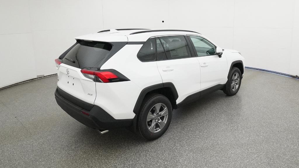 2025 Toyota RAV4 XLE's photo