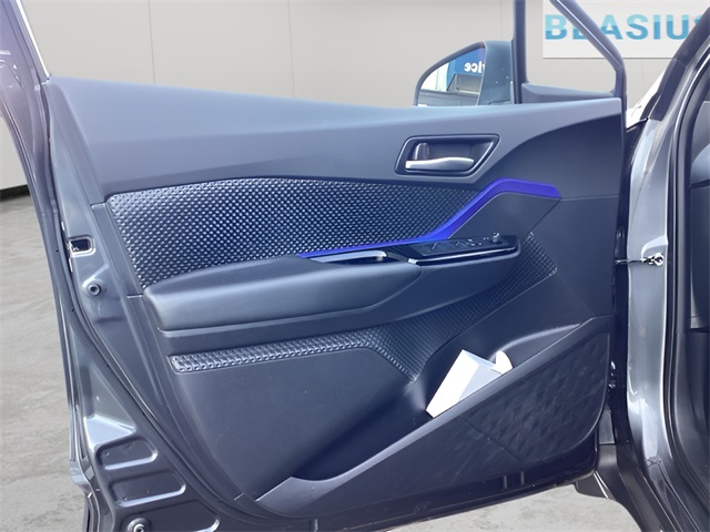 2022 Toyota C-HR XLE photo 14